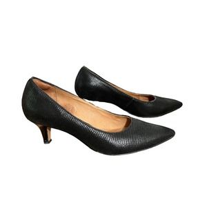 Clarks used Indigo Black Textured Leather Short Heel Pumps 8.5 M